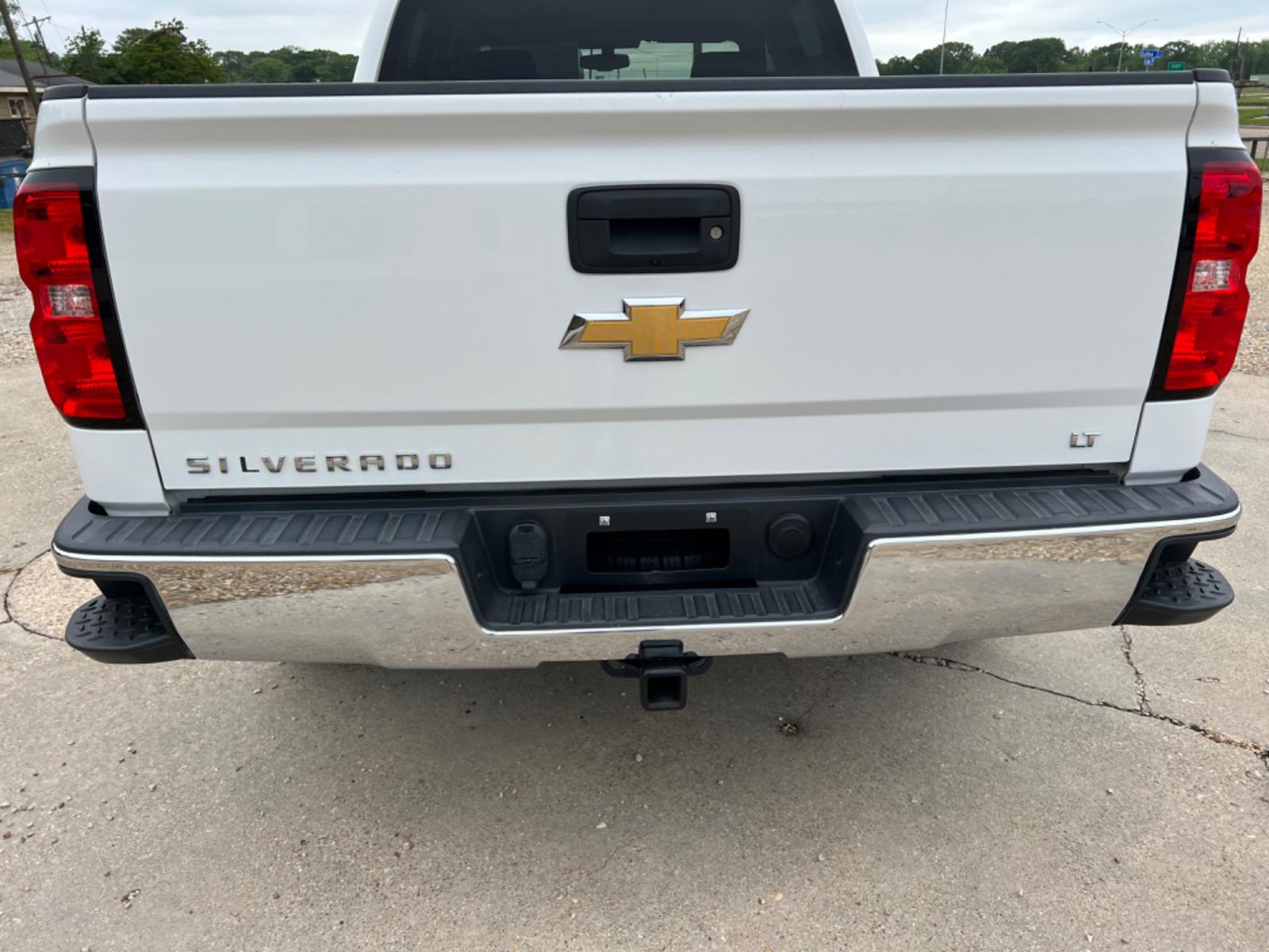 2018 White /Gray Chevrolet Silverado 1500 LT (3GCUKREC2JG) with an 5.3L V8 engine, Automatic transmission, located at 4520 Airline Hwy, Baton Rouge, LA, 70805, (225) 357-1497, 30.509325, -91.145432 - 2018 Chevrolet Silverado Crew Cab LT 4X4 5.3 V8 Gas, 142K Miles, Power Windows, Locks & Mirrors, Cold A/C, Transmission Has 12 Month Warranty, Tow Pkg, Good Tires. FOR INFO PLEASE CONTACT JEFF AT 225 357-1497 CHECK OUT OUR A+ RATING WITH THE BETTER BUSINESS BUREAU WE HAVE BEEN A FAMILY OWNED AND OPE - Photo #6
